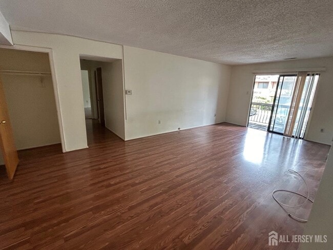 Foto del edificio - 517 Edison Glen Terrace