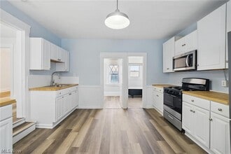 Building Photo - 2471 Tremont Ave