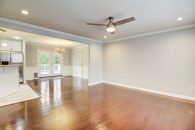 Building Photo - 9405 Garden Cir
