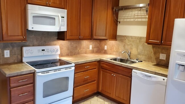 Building Photo - 2 Bed. 2 Bath Bellefield Park Condominium ...