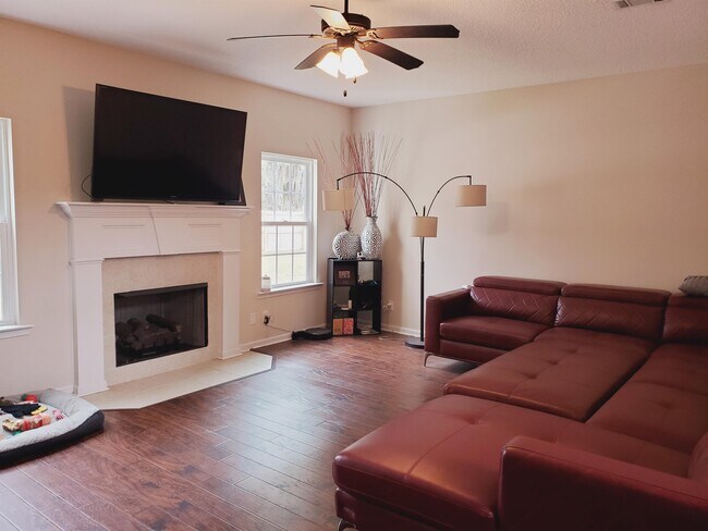 Building Photo - 939 Pineland Ave