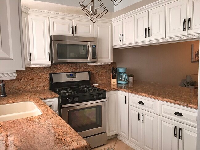 Building Photo - 307 Tava Ln
