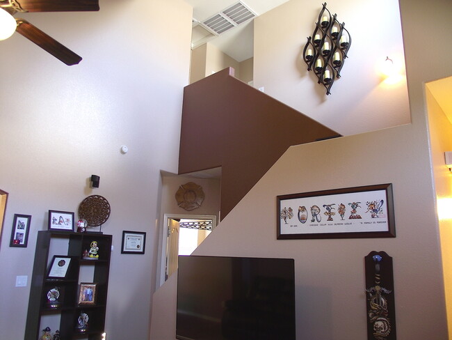 Building Photo - Northeast/Sandstone Ranch Estates 4bed/2.5bath with REFRIG A/C!
