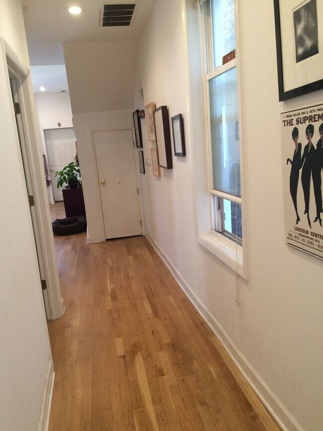 Foto del edificio - 1426 N Greenview Ave