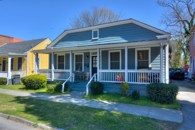 Calle Third Street - Olde Town Apartments