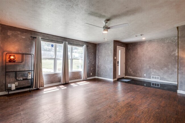Foto del edificio - 2031 Brookhaven Dr