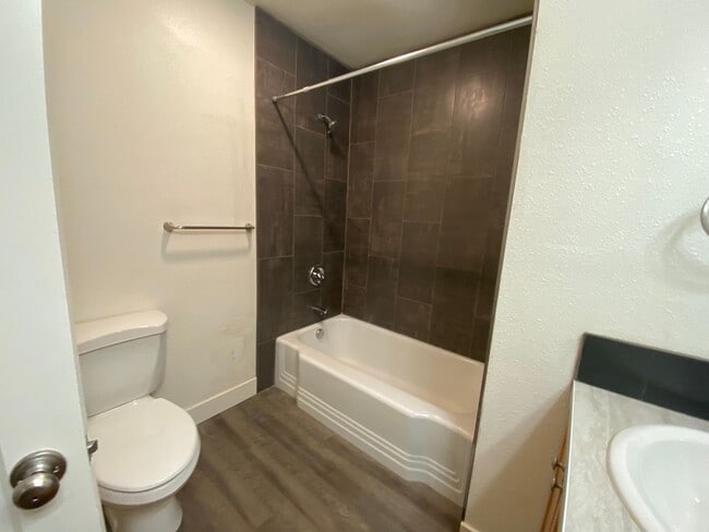 Foto del edificio - 1123-1123 NW Elm Ave