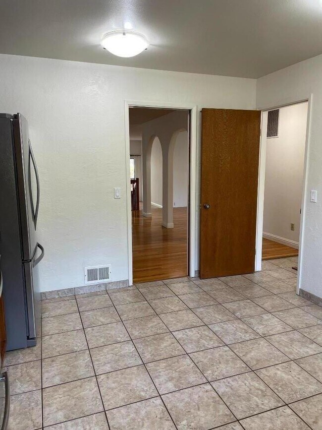 Building Photo - 3633 Alameda de las Pulgas
