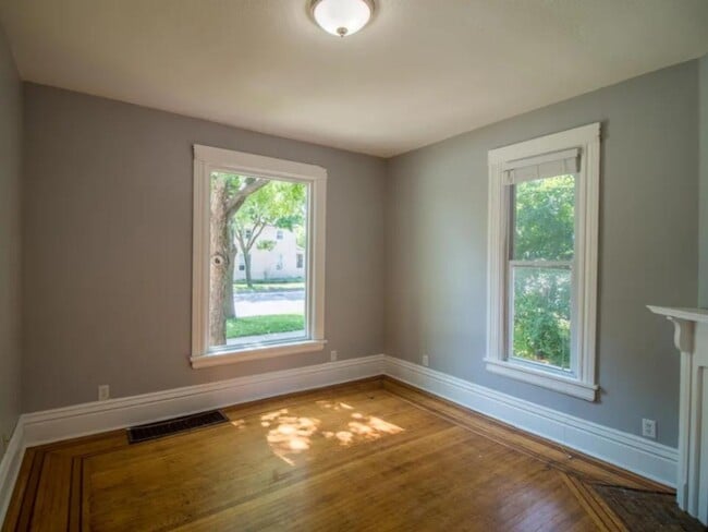 Building Photo - 514 W 31st St