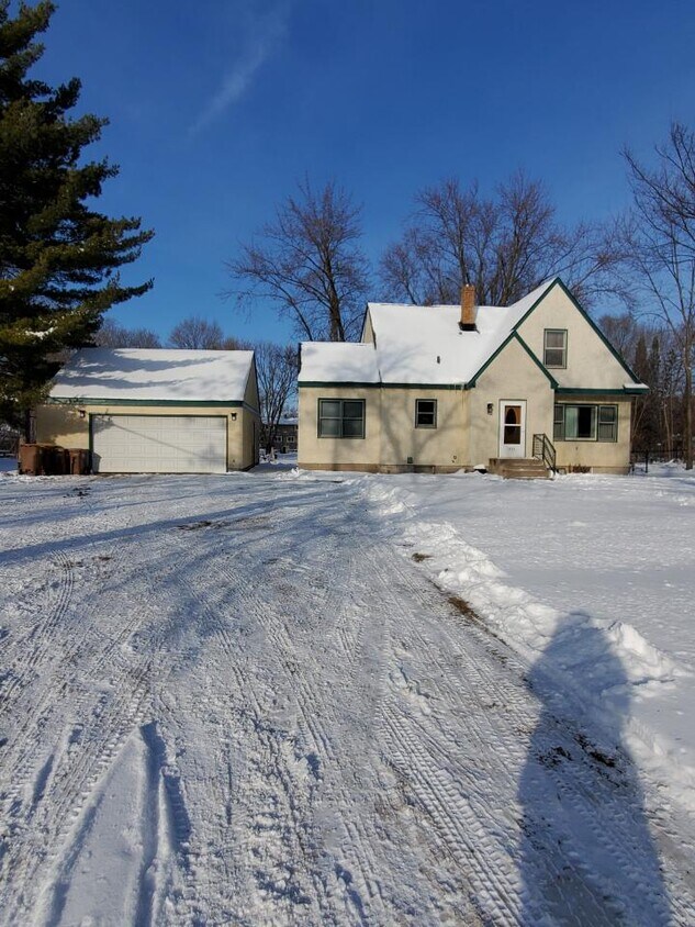 Primary Photo - 1925 Co Rd E East