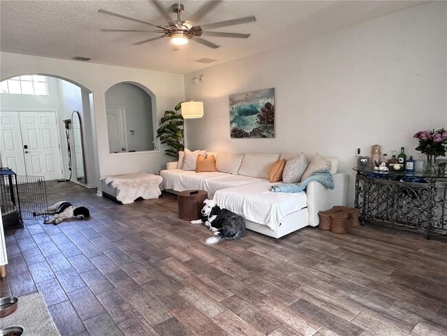 Foto del edificio - 902 Lost Grove Cir