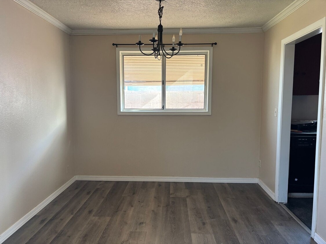 Building Photo - 2 bedroom 2 bath