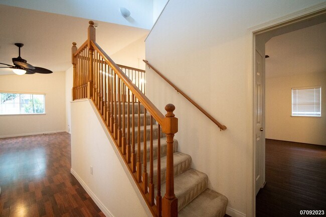 Building Photo - 4 bd 2.5ba w/ 2 Car Garage SF Home in Trop...