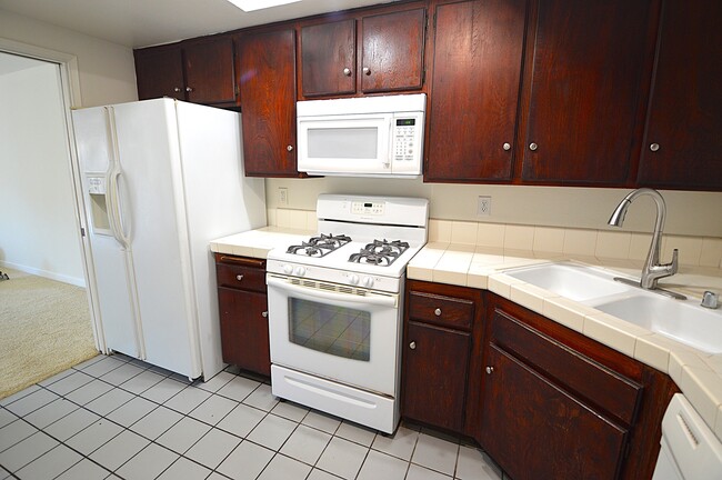 Building Photo - 12075 Stonegate Ln