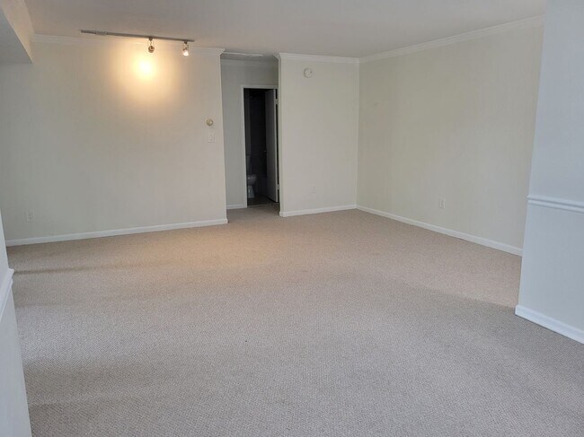 Foto del edificio - 9629 White Acre Rd