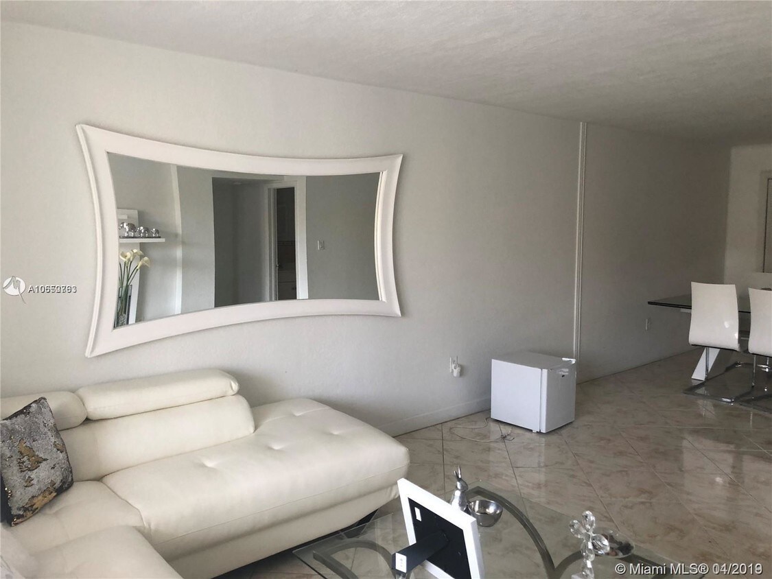 Primary Photo - 6970 Miami Gardens Dr