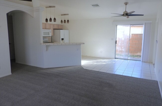 Foto del edificio - Beautiful 3+2 Corner Lot home near the Golf Course!
