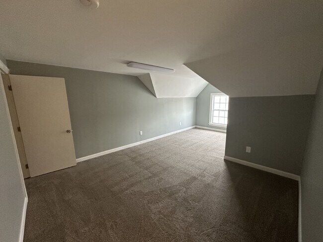 Foto del edificio - Recently Updated 3BR Townhouse | 2 Parking Spots | Prime Dover Location | $2,300/mo