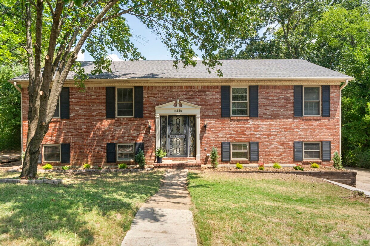 Primary Photo - 11220 Bainbridge Dr