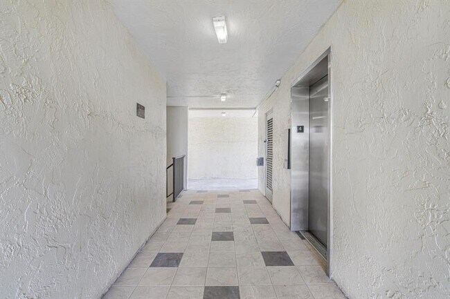 Foto del edificio - 3000 NW 48th Terrace