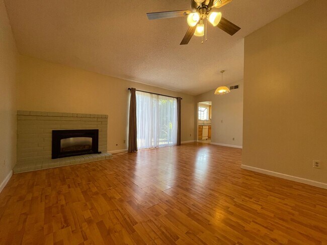 Foto del edificio - Charming 3-Bedroom Home in Citrus Heights
