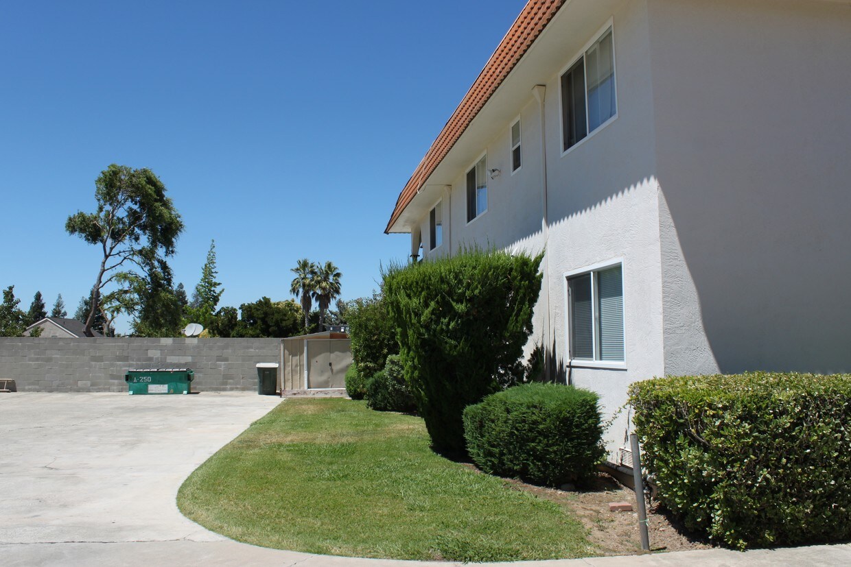 Building Photo - 5567 Sonoma Dr
