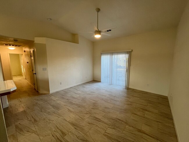 Foto del edificio - Upcoming Charming Home In Tulare