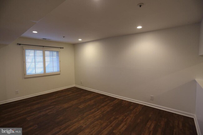 Foto del edificio - 4942 Columbia Rd