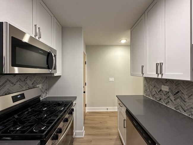 Building Photo - 535 W Aldine Ave