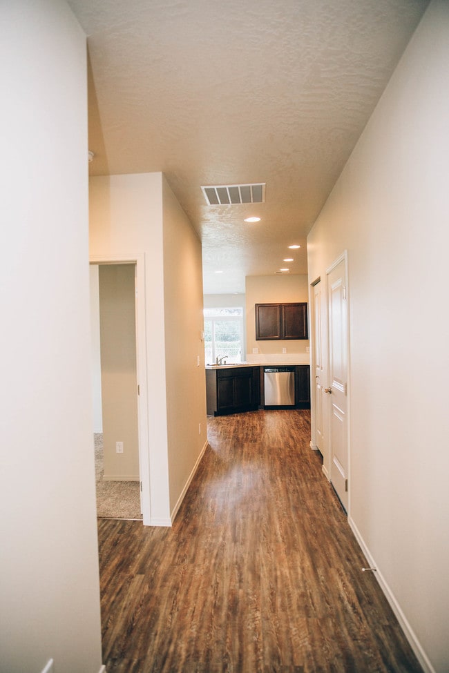 Foto del edificio - 303 S Marigold Ln