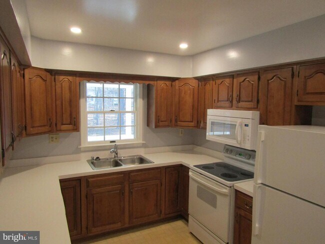 Building Photo - 29305 Pin Oak Way