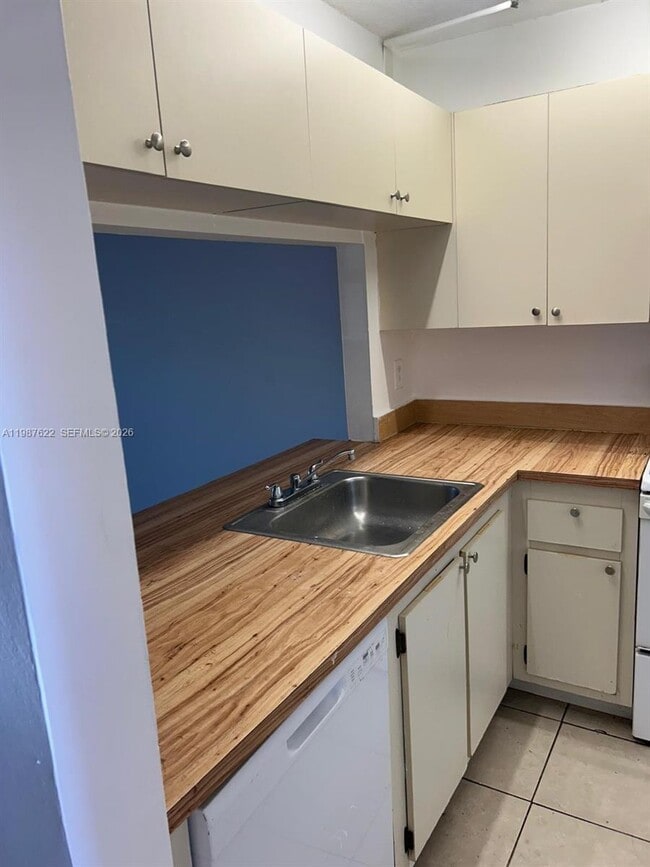 Foto del edificio - 10425 NW 8th St