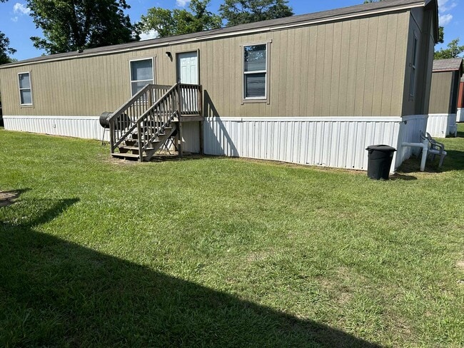 Building Photo - 609 W Dewey St