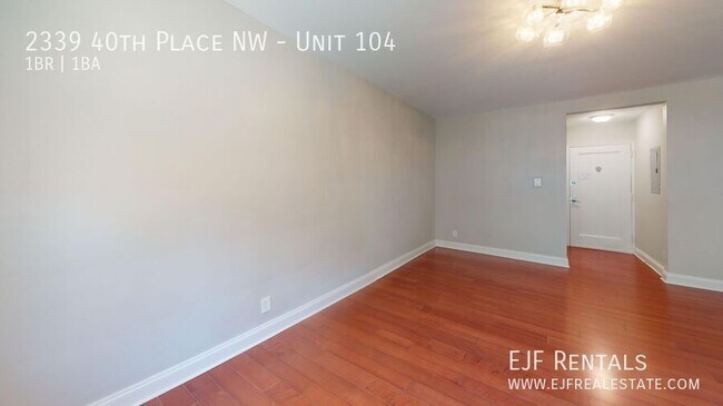 Foto del edificio - 2339 40th Pl NW
