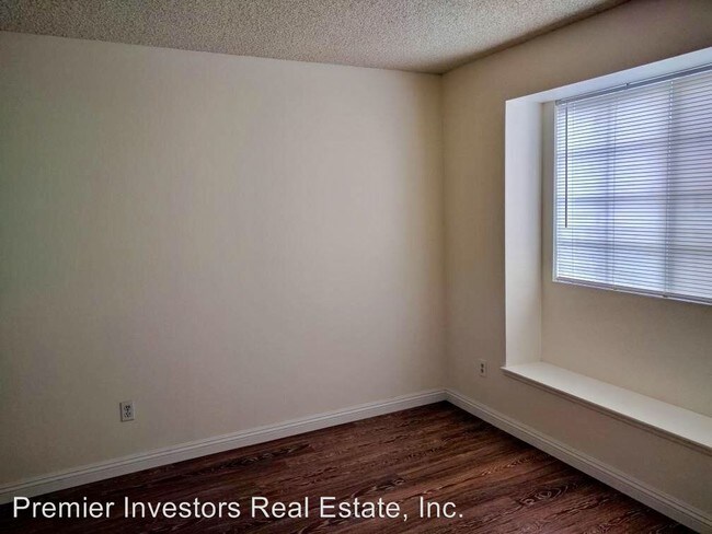 Building Photo - 2610 Blue Fox Dr