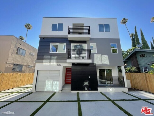 Foto del edificio - 4 br, 3.5 bath Condo - 1552 1/2 Winona Blvd