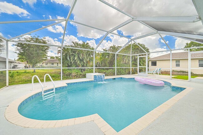 Foto del edificio - ** 3 bed + Den, 2 Bath.....POOL HOME in Sa...
