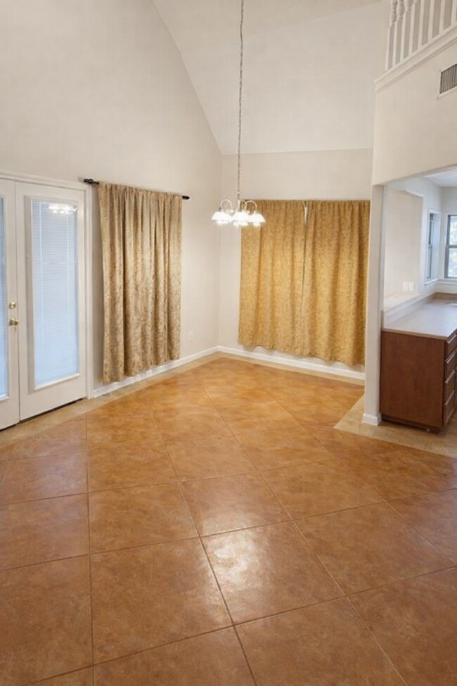 Building Photo - NEW ON MARKET !!