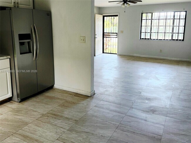 Foto del edificio - 11120 NW 6th Ave