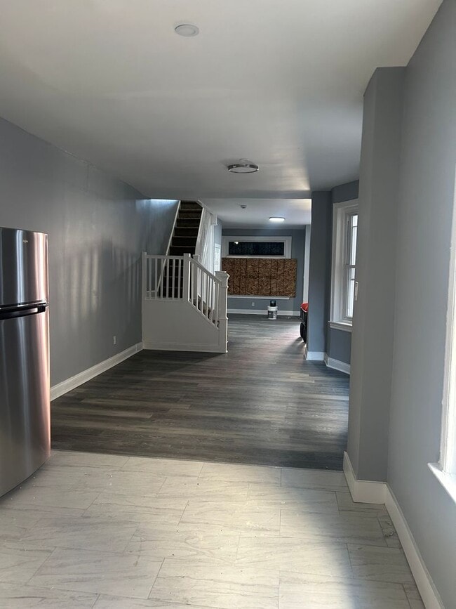 Building Photo - Modern 2-Story Living: 4 BR/2 BA with Designer Finishes