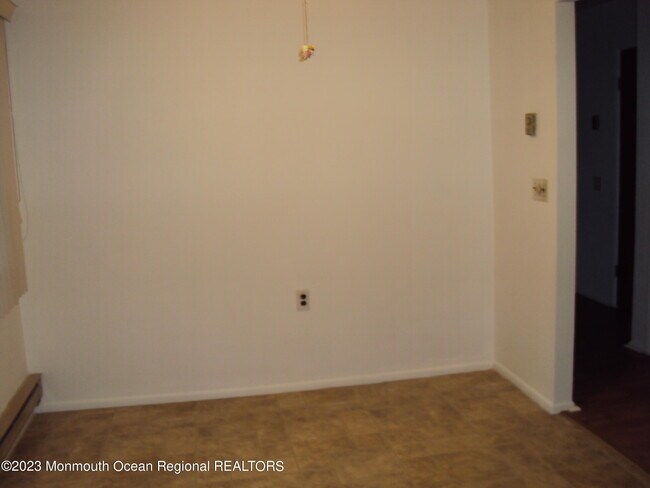 Building Photo - 15B Deerfield Dr