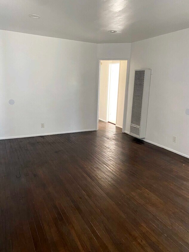 Foto del edificio - 6609 1/2 Brynhurst Ave