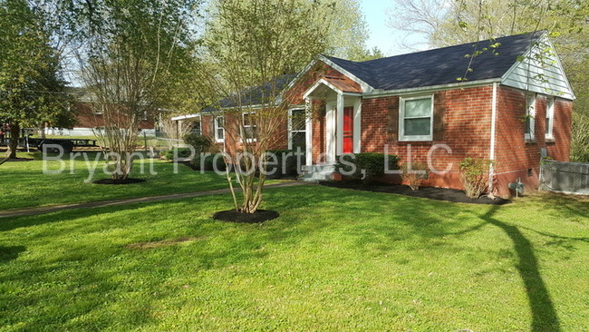 Building Photo - 913 Vantrease Rd