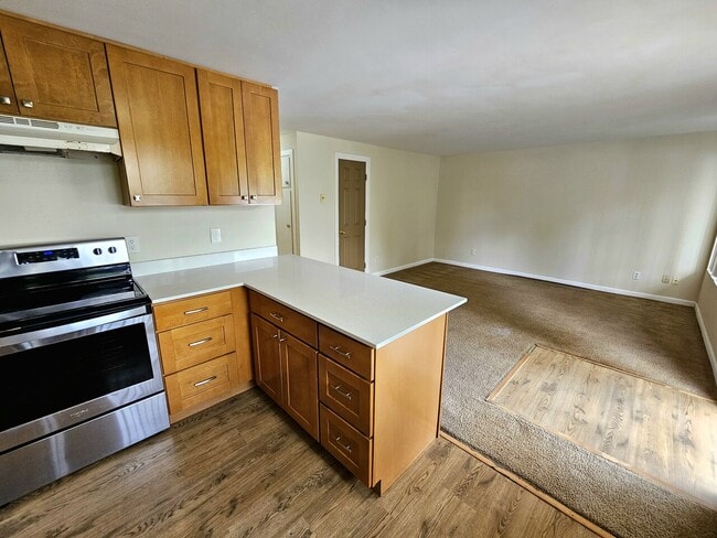 Building Photo - Lynhaven Apartments