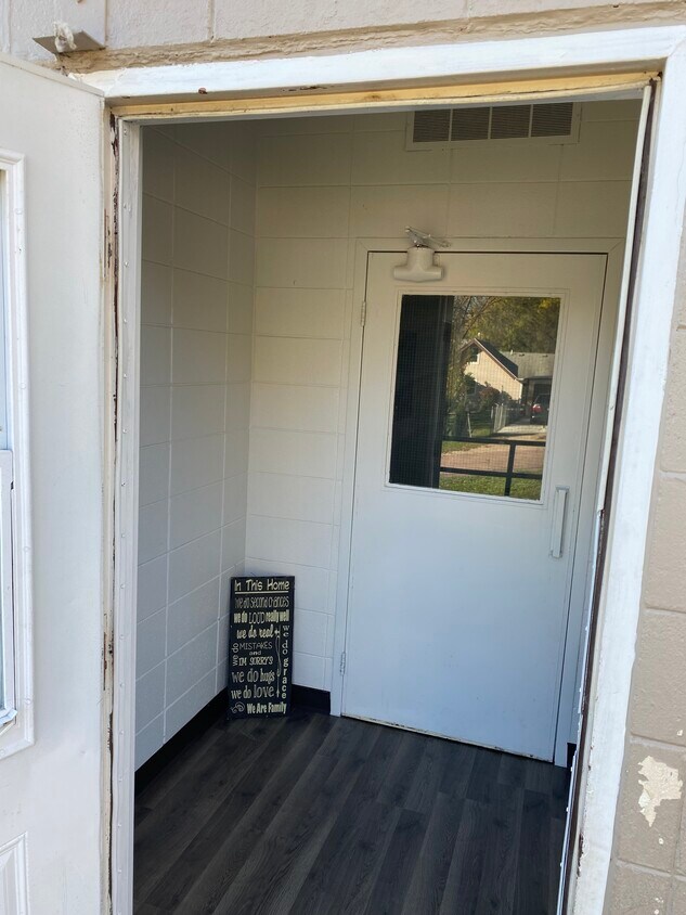 Unit 1 Entrance - 204 W 2nd St