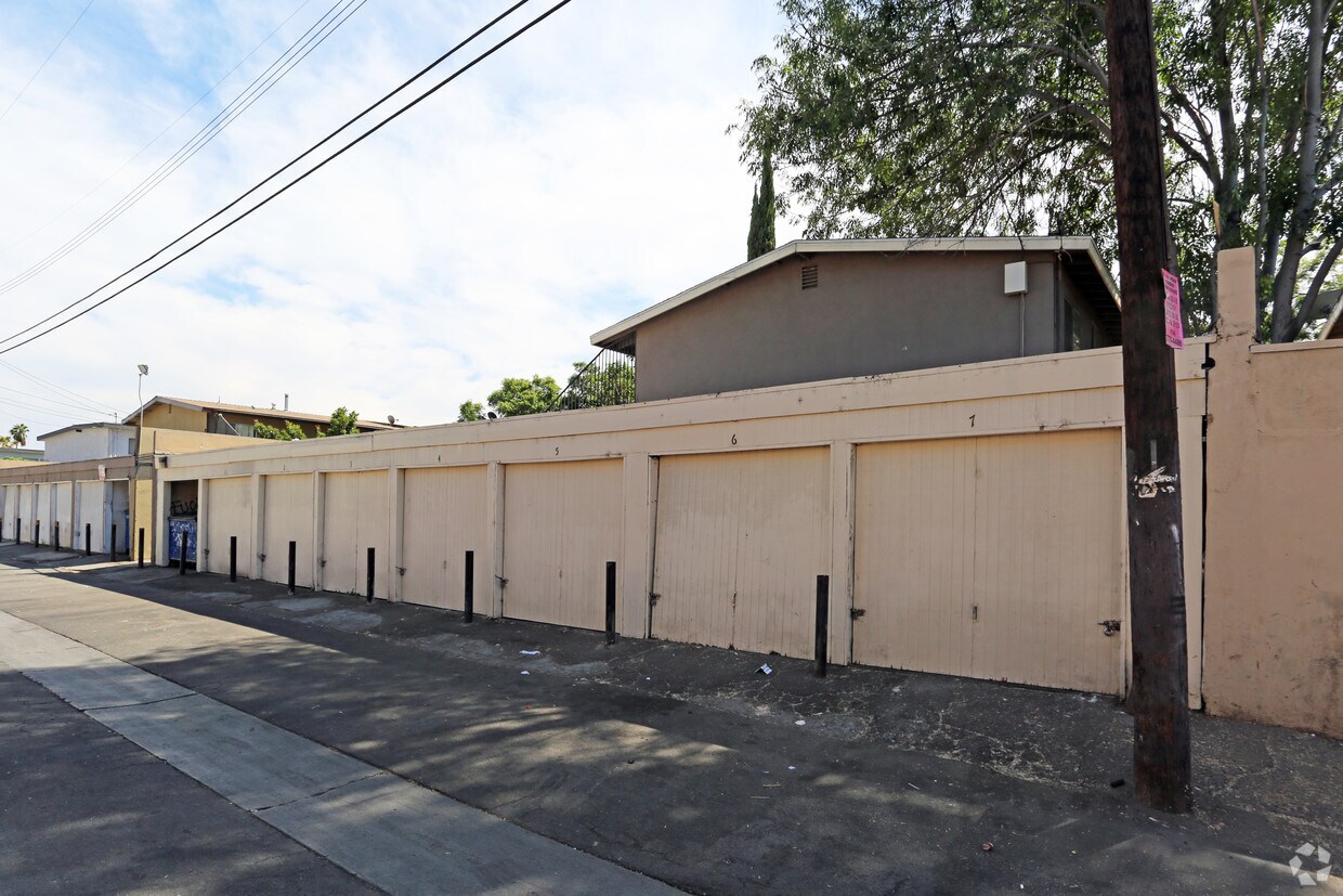 Building Photo - 117 E. Leatrice