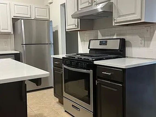 Building Photo - BEAUTIFUL HOMES