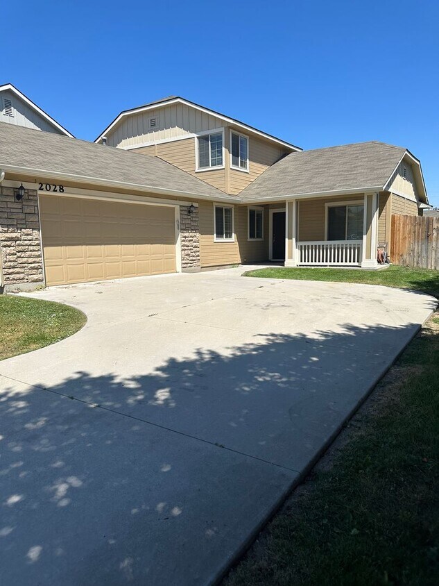 Foto principal - $1,995.00 / Ready Now this 4 bedroom home ...
