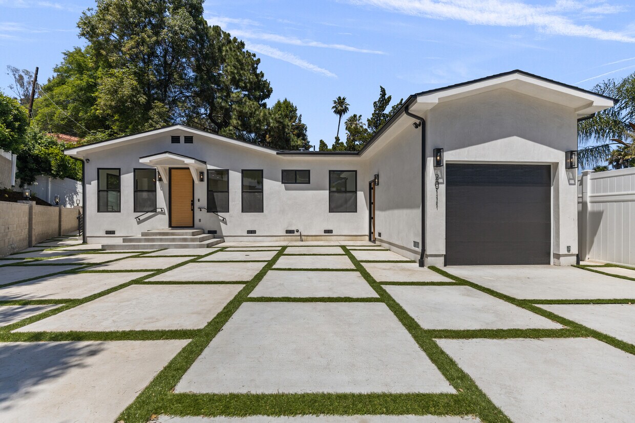 Primary Photo - 20111 Delita Dr
