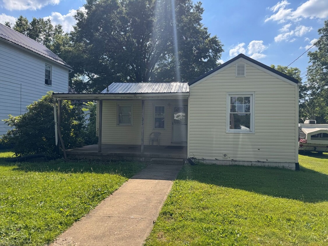 Primary Photo - 2 Bedroom Home For Rent